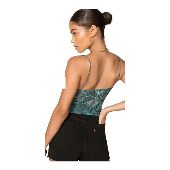 Revolve Superdown Becca Square Neck
Top in Teal Snake size M. NWT - Picture 7 of 10